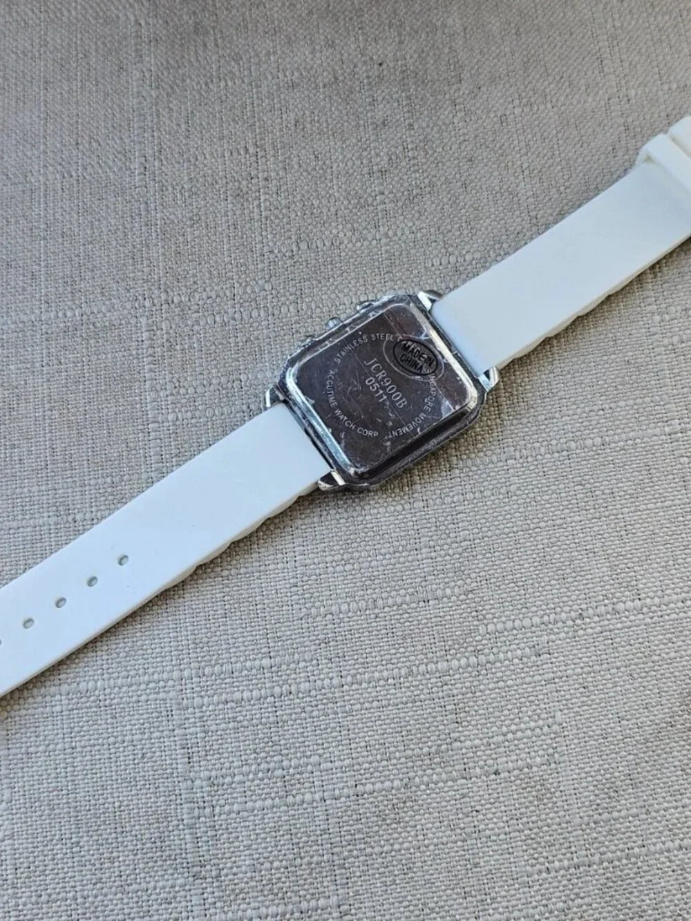 Share Fashion Wristwatch Crystals Accent Bezel Silver Tone Case Analog Quartz Wa